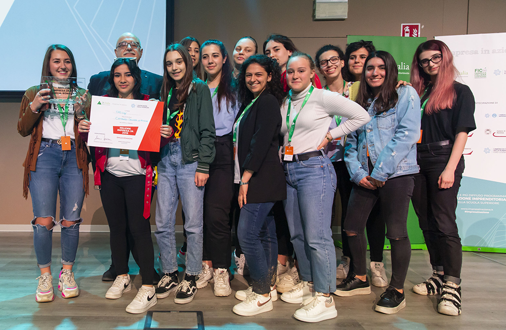 Le Studentesse Della IV F Del Cattaneo Deledda Di Modena Premiate Come ...